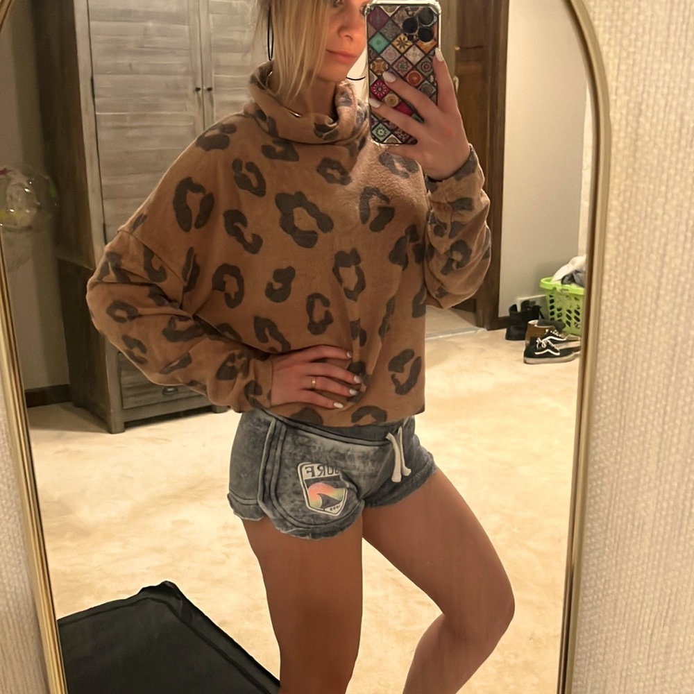 Gaze Sweater